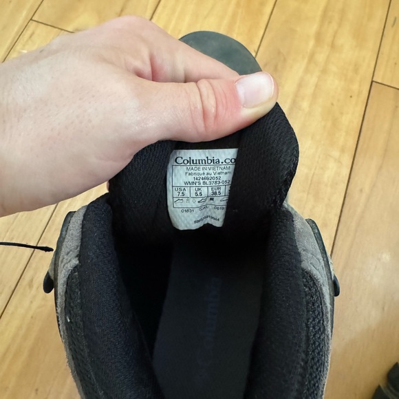 COLUMBIA NEWTON RIDGE WATERPROOF HIKING BOOTS - Picture 6 of 8